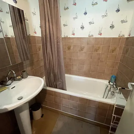 Apartment F3 A Deux Pas De La Plage Avec Balcon - - Fr-1-71-101 Saint-Georges-de-Didonne